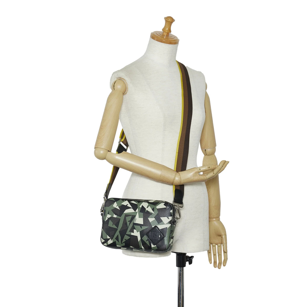 (Good) Green Camera Camouflage Crossbody Leather Bag Authenticated Monster Unisex Calf Pre-Owned Fendi Eyes Bag