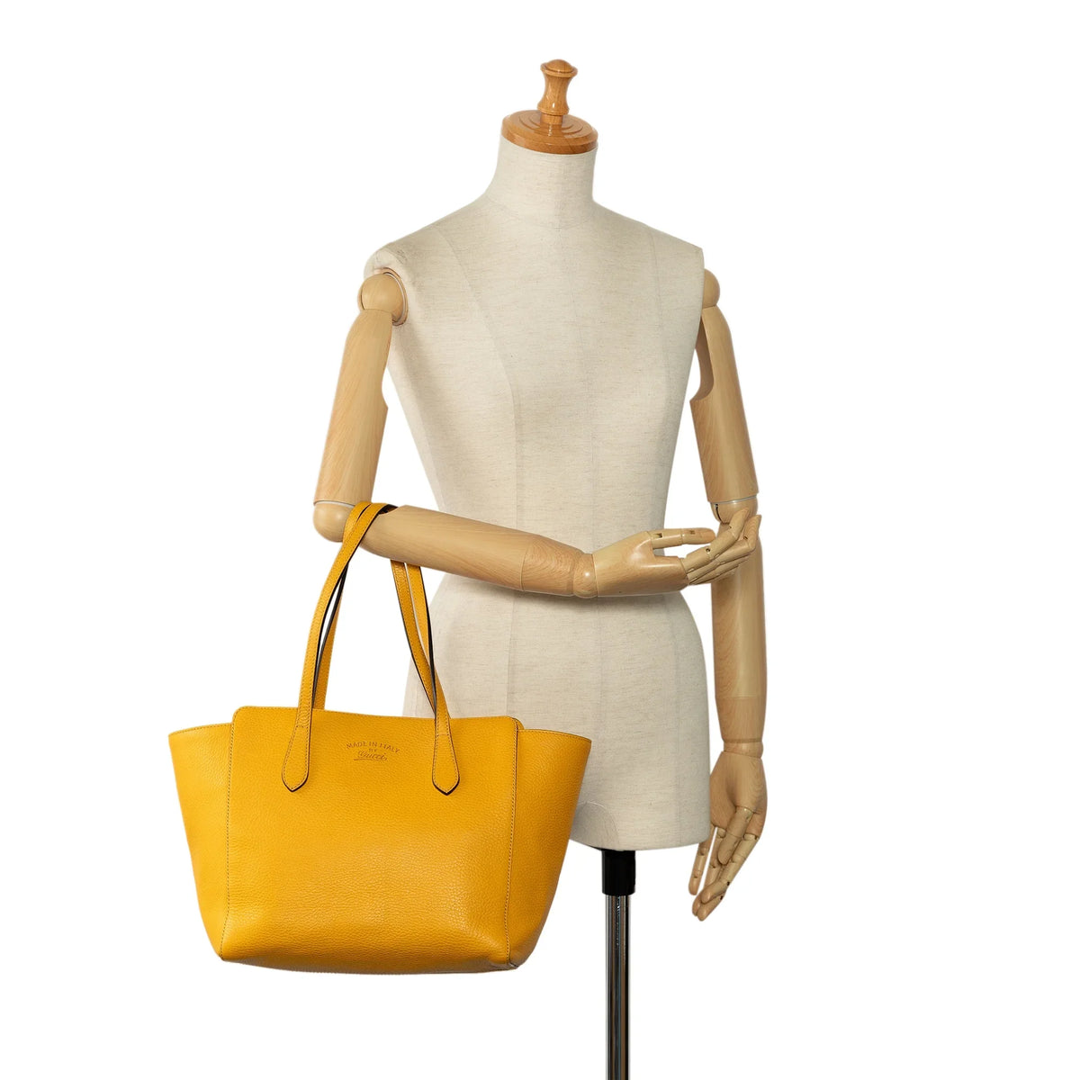 Yellow Pre-Owned Leather Unisex Medium Bag Authenticated Swing Tote Tote (Good) Calf