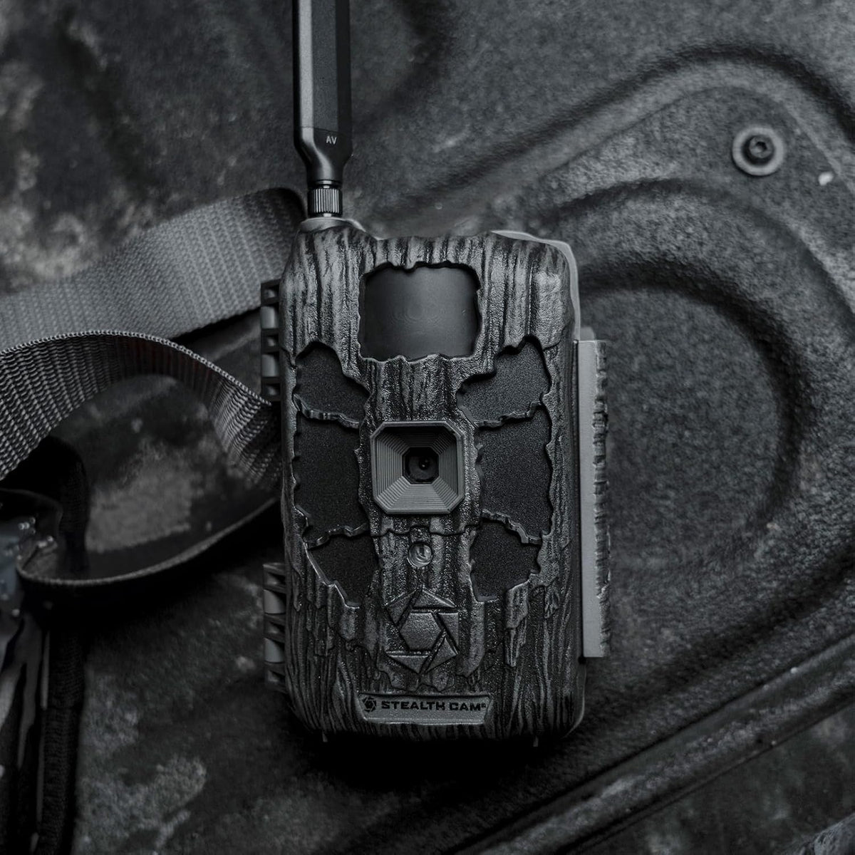 Stealth Cam Deceptor MAX 40MP 1440P QHD No-Glo LED Cellular Trail Camera