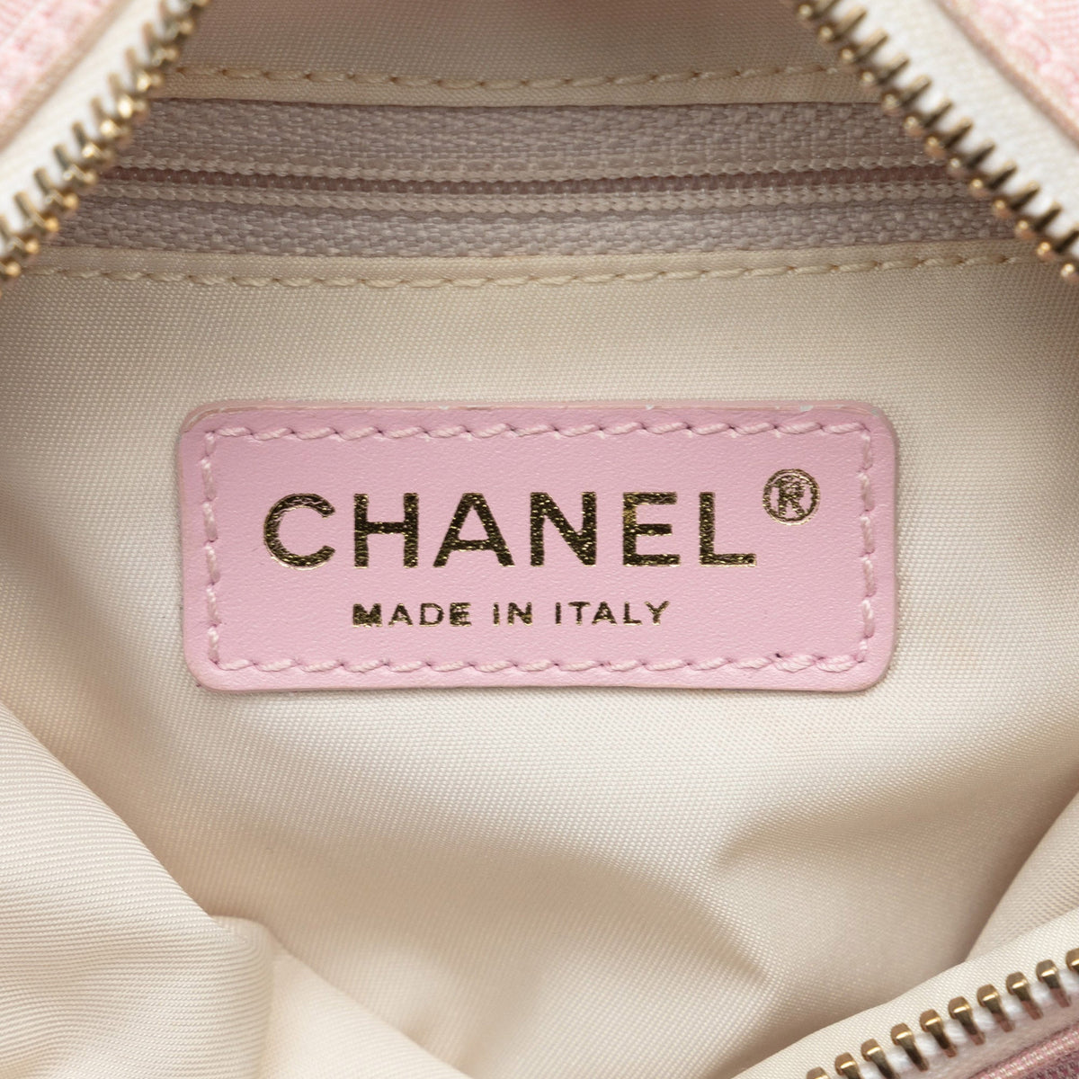 Second-Hand Authenticated Chanel New Travel Line Handbag Nylon Fabric Pink Top Handlebag Unisex (Good)